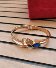 Load image into Gallery viewer, Gemzlane Antitarnish Designer  openable Bracelet