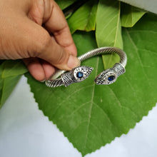 Load image into Gallery viewer, Gemzlane oxidized silver tone Bracelet.