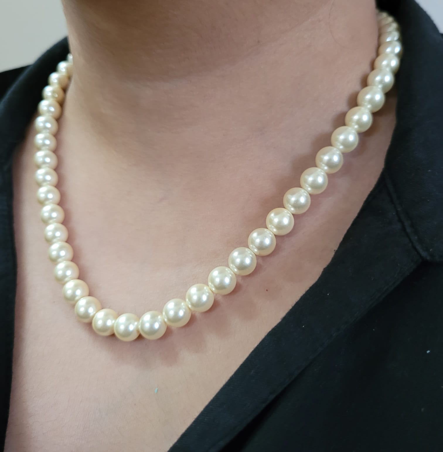 Off White Pearl fashion necklace - Main Image