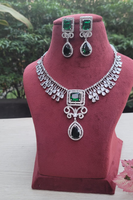 Nora Green Zirconia Diamond Necklace Set