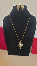 Load image into Gallery viewer, Nora Diamond Pendant Necklace Set with chain
