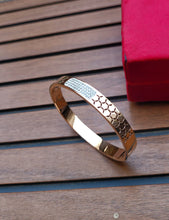 Load image into Gallery viewer, Gemzlane Antitarnish Designer  openable Bracelet