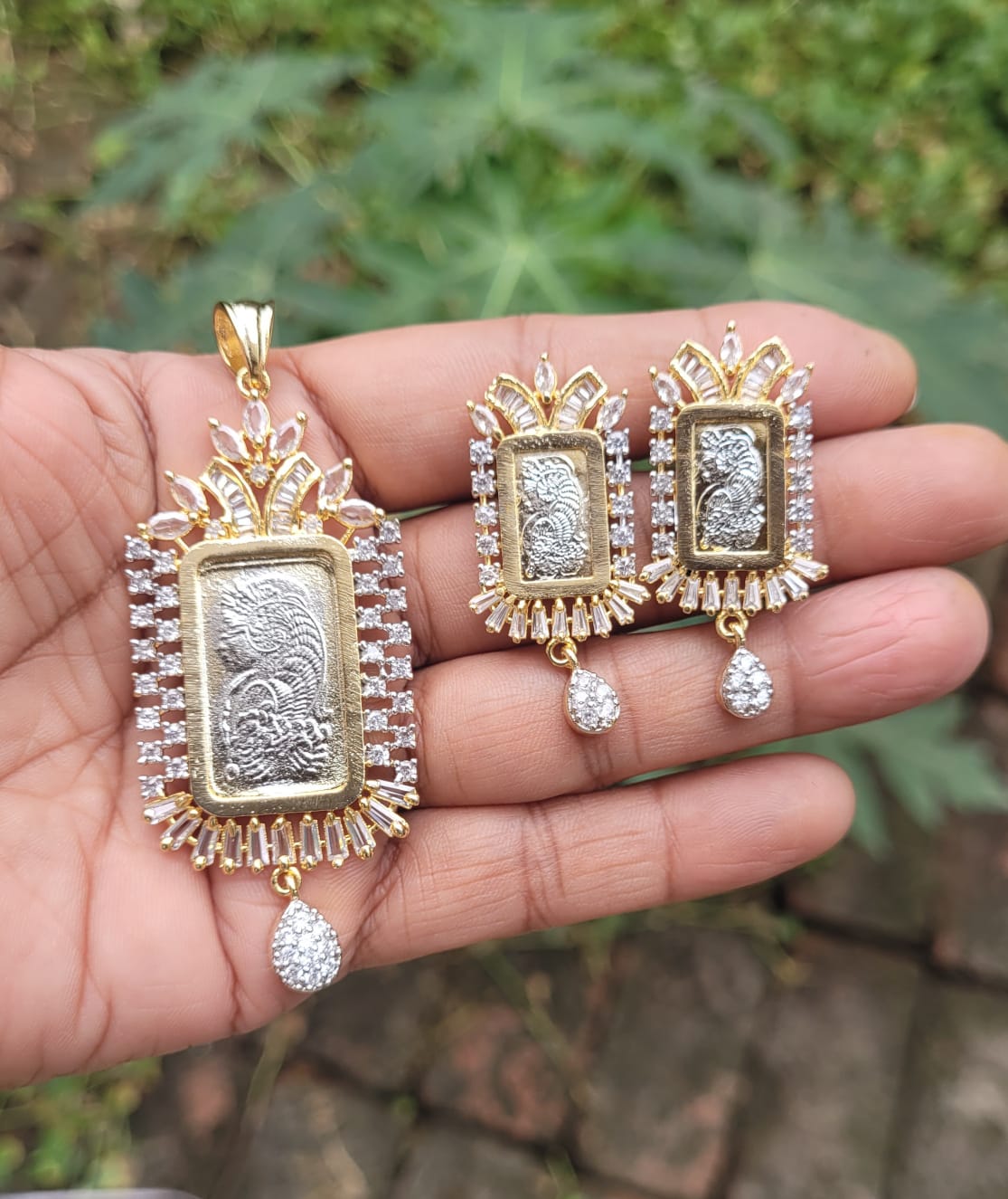 Diamond Pendant Latest Pendant Set Designs In Gold Gemzlane Ginni