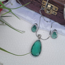 Load image into Gallery viewer, Aqua green diamond pendant set