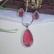 Load image into Gallery viewer, Red diamond pendant set