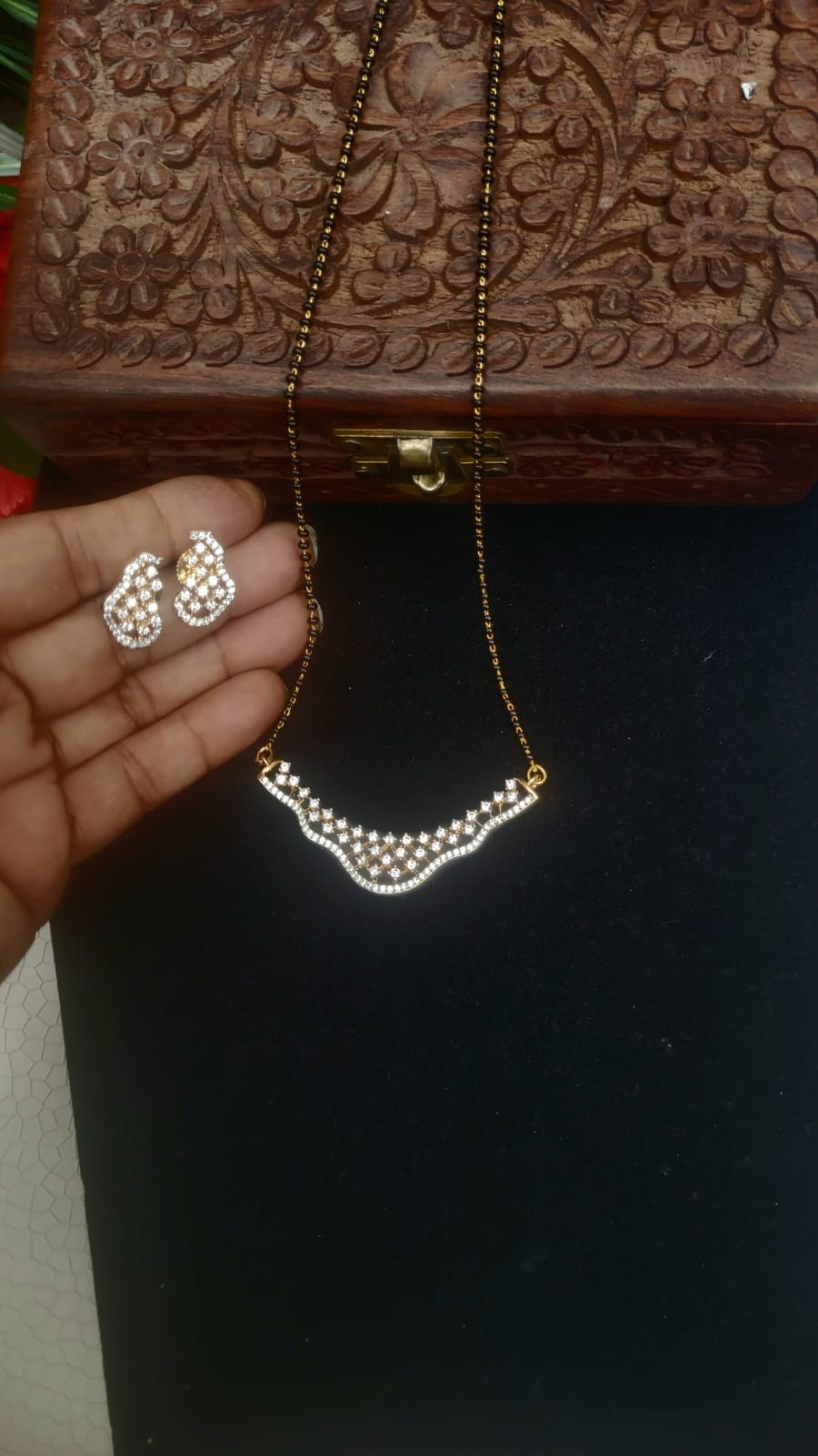 Geet Mangalsutra pendant necklace set