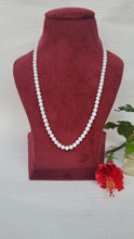 Load image into Gallery viewer, White Pearls necklace