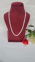 Load image into Gallery viewer, White Pearls necklace