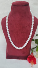 Load image into Gallery viewer, White Pearls necklace