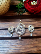 Load image into Gallery viewer, Mira Pendant Necklace Set