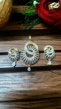 Load image into Gallery viewer, Mira Pendant Necklace Set