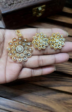 Load image into Gallery viewer, Flower Diamond Pendant Necklace Set