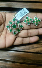 Load image into Gallery viewer, Emerald Diamond Pendant Necklace Set