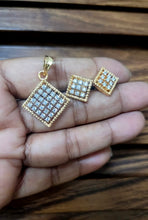 Load image into Gallery viewer, Dainty Diamond Pendant Necklace Set