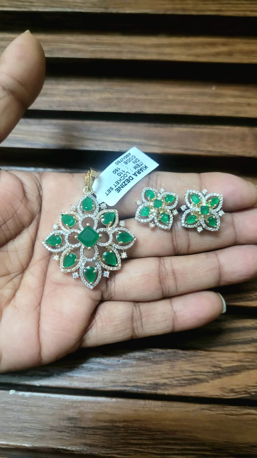 Emerald Diamond Pendant Necklace Set