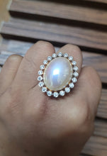 Load image into Gallery viewer, Royal Pearl Glow Ring