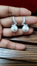 Load image into Gallery viewer, Majestic Pearl Earrings