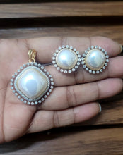Load image into Gallery viewer, Pearl Diamond Pendant Necklace Set