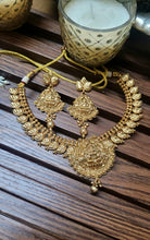 Load image into Gallery viewer, Sri traditional Necklace set