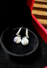 Load image into Gallery viewer, Majestic Pearl Earrings