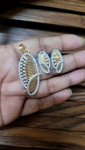 Daisy Diamond Pendant Necklace Set