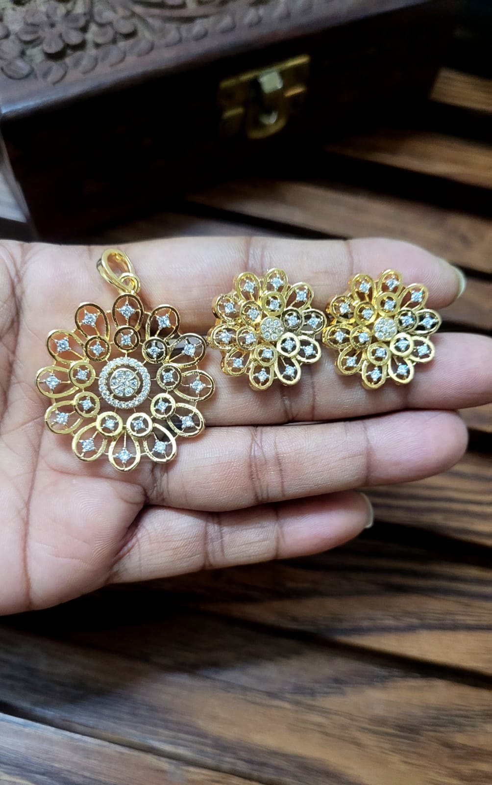 Flower Diamond Pendant Necklace Set
