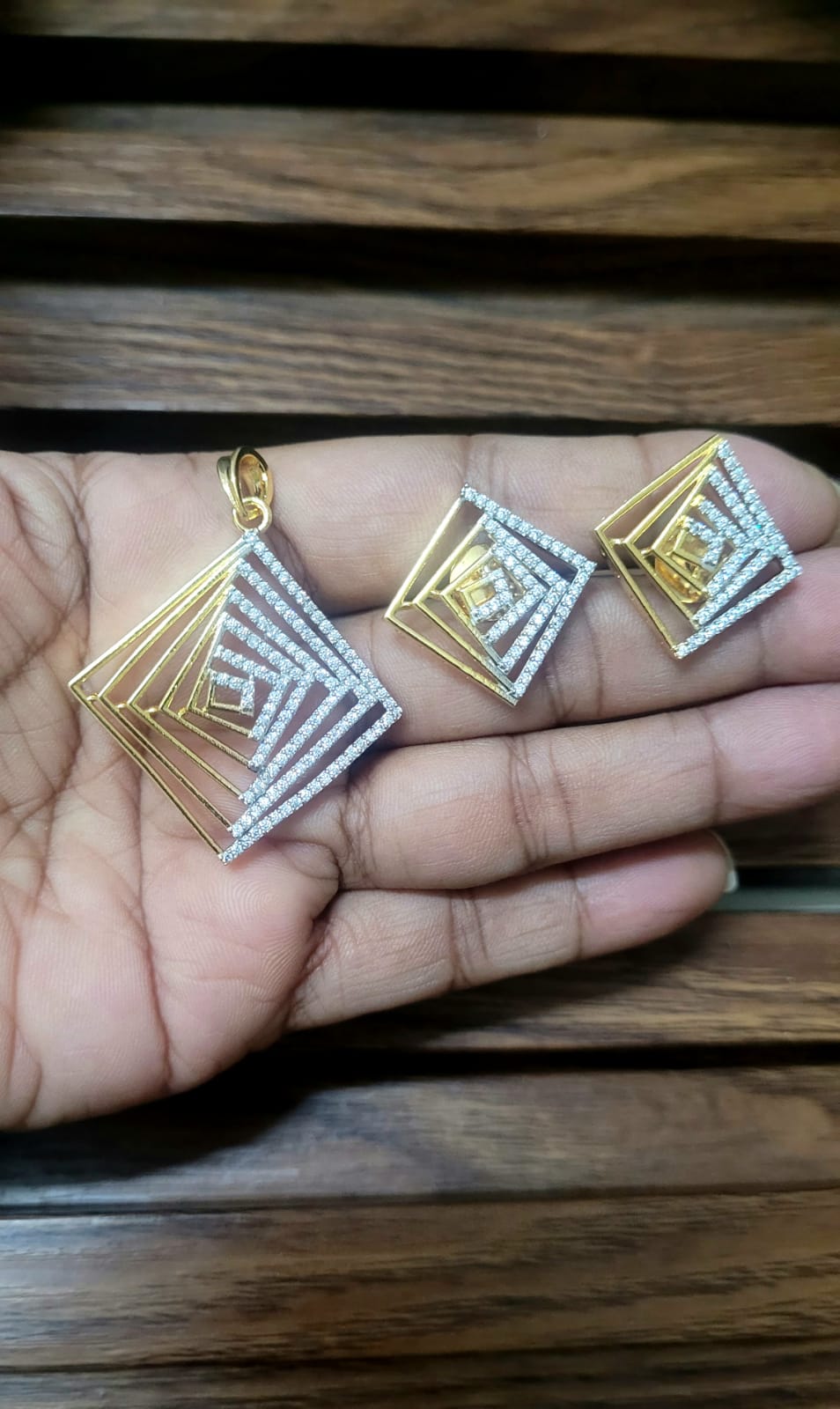 Geetanjali Diamond Pendant Necklace Set
