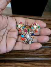 Load image into Gallery viewer, Navratn Pendant Necklace Set