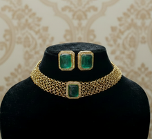 Load image into Gallery viewer, Green Choker Diamond Necklace Set
