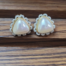 Load image into Gallery viewer, Classic Pearl Diamond Earrings