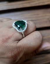 Load image into Gallery viewer, Heart Green adjustable Ring