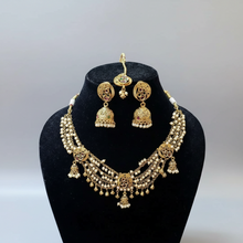 Load image into Gallery viewer, Anushka traditional Necklace set with maangtikka