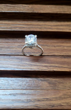 Load image into Gallery viewer, Solitaire cz adjustable Ring