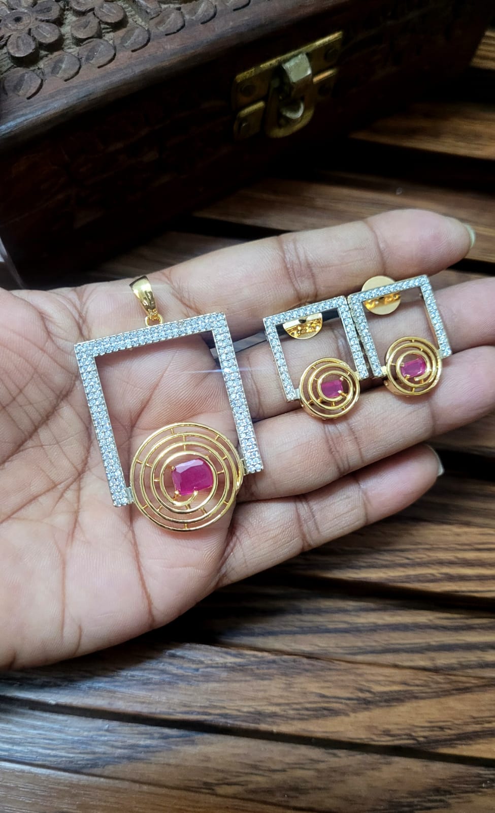 Geo Diamond Pendant Necklace Set