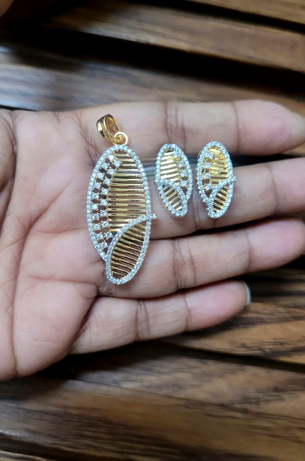 Daisy Diamond Pendant Necklace Set