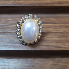 Load image into Gallery viewer, Royal Pearl Glow Ring