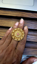 Load image into Gallery viewer, Golden glamour finger Ring