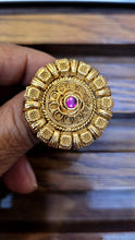 Load image into Gallery viewer, Golden glow finger Ring