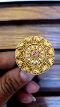 Load image into Gallery viewer, Golden glamour finger Ring