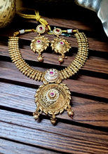 Load image into Gallery viewer, Shreya  traditional Necklace set