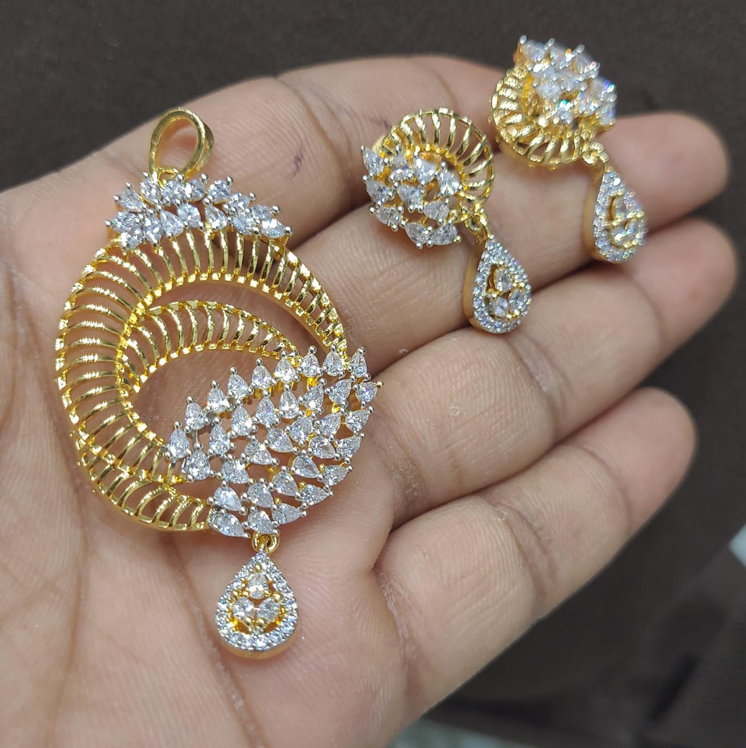 Julia Diamond Pendant Necklace Set