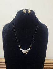 Load image into Gallery viewer, Nishika Mangalsutra pendant necklace set