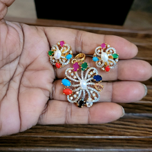 Load image into Gallery viewer, Navratn Pendant Necklace Set