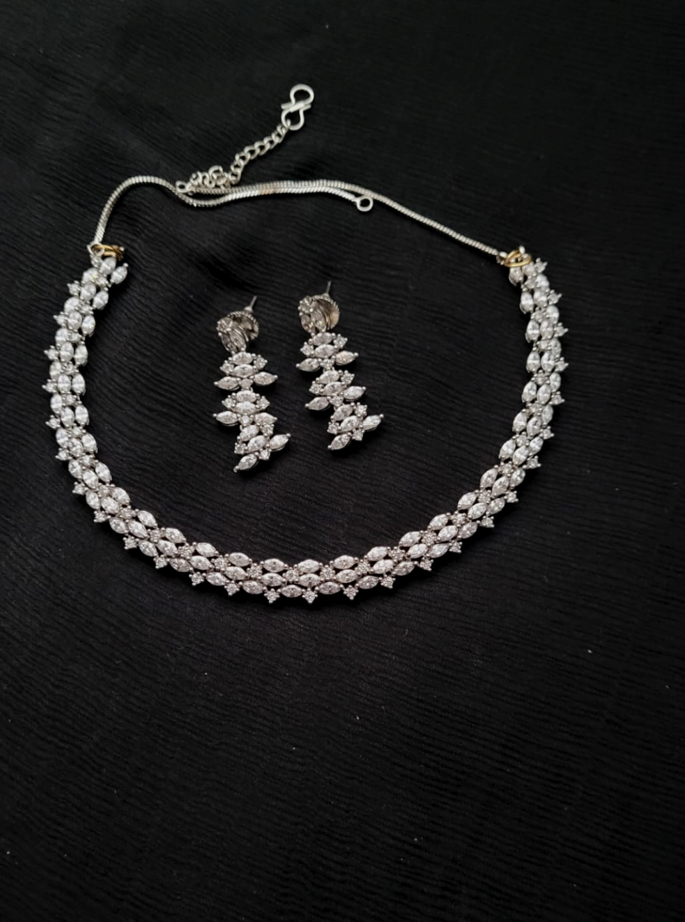 Sleek silver plated Cubic zirconia Diamond Necklace set