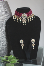 Load image into Gallery viewer, Gorgeous kundan Choker Necklace Set