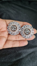Load image into Gallery viewer, Circular diamond Studs Earrings