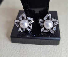 Load image into Gallery viewer, Star pearls and diamonds Black plated Studs Earrings
