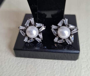 Star pearls and diamonds Black plated Studs Earrings
