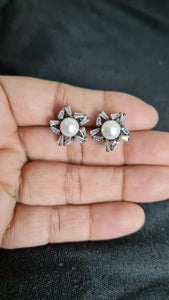 Star pearls and diamonds Black plated Studs Earrings