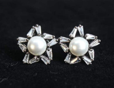 Star pearls and diamonds Black plated Studs Earrings